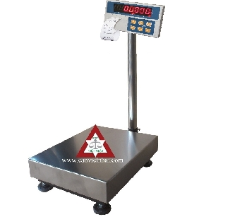 ng giao tiếp RS-232 có sẵn.
- Màn hình hiển thị trục đứng, phím chuyển đổi đơn vị.
- Thiết bị đạt độ chính xác cấp III theo tiêu chuẩn OIML.
- Thiết kế theo kiểu dáng công nghiệp. Phù hợp trong ngành công nghiệp.
- Thiết kế chống bụi và sự ảnh hưởng của môi trường.
- Chức năng cân: cân kiểm tra, trừ bì, cộng dồn, Hi-Lo-Ok, đếm số lượ